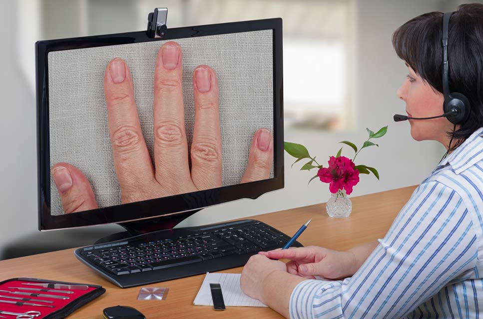 What are the signs and causes of brittle nails?
